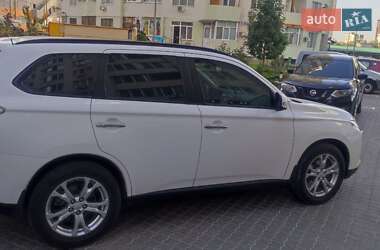 Внедорожник / Кроссовер Mitsubishi Outlander 2013 в 