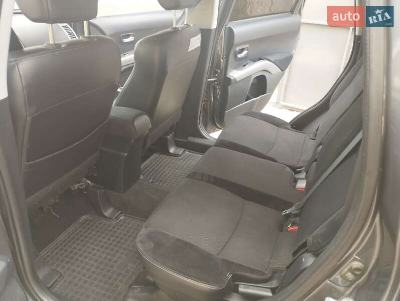 Позашляховик / Кросовер Mitsubishi Outlander 2012 в Хмельницькому фото 8 Позашляховик / Кросовер Mitsubishi Outlander 2012 в Хмельницькому