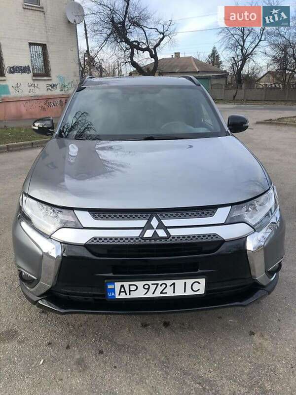 Внедорожник / Кроссовер Mitsubishi Outlander 2017 в Запорожье