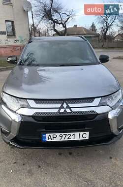 Внедорожник / Кроссовер Mitsubishi Outlander 2017 в 