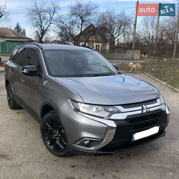 Внедорожник / Кроссовер Mitsubishi Outlander 2017 в Запорожье