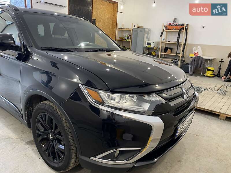 Позашляховик / Кросовер Mitsubishi Outlander 2017 в Вінниці