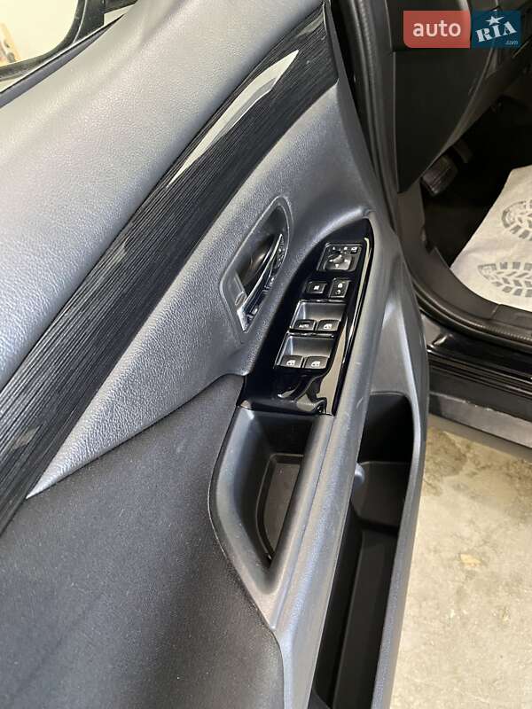 Позашляховик / Кросовер Mitsubishi Outlander 2017 в Вінниці