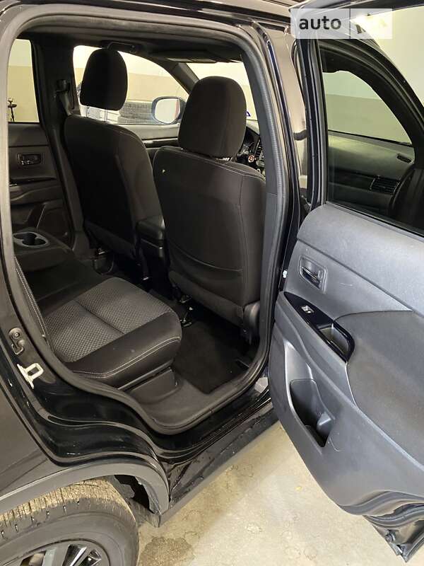 Позашляховик / Кросовер Mitsubishi Outlander 2017 в Вінниці