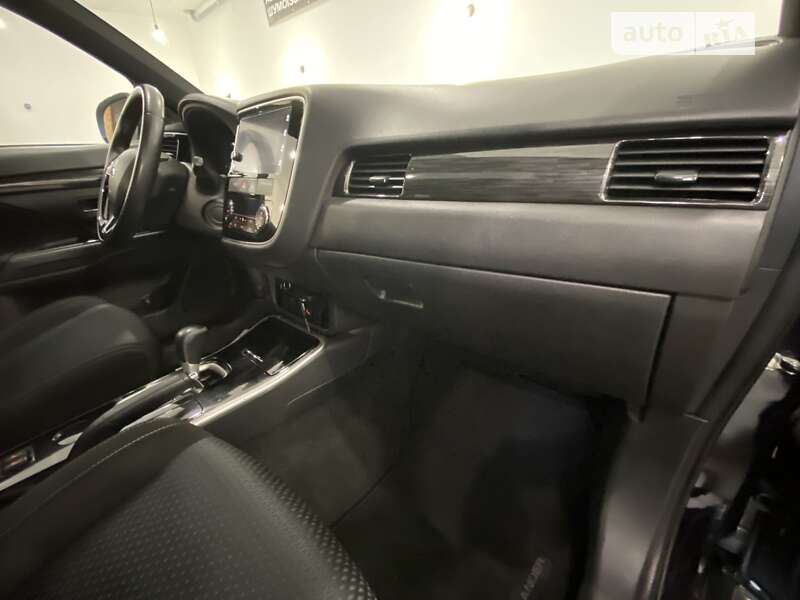 Позашляховик / Кросовер Mitsubishi Outlander 2017 в Вінниці