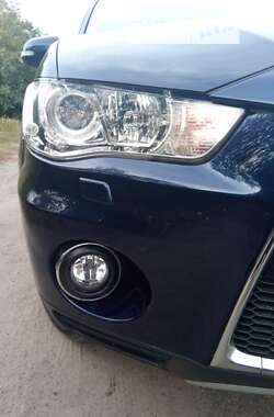 Позашляховик / Кросовер Mitsubishi Outlander 2011 в 