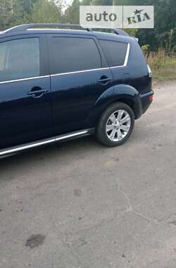 Позашляховик / Кросовер Mitsubishi Outlander 2011 в 