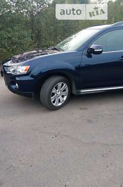 Позашляховик / Кросовер Mitsubishi Outlander 2011 в 