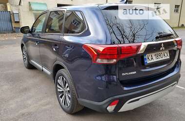 Позашляховик / Кросовер Mitsubishi Outlander 2019 в Києві