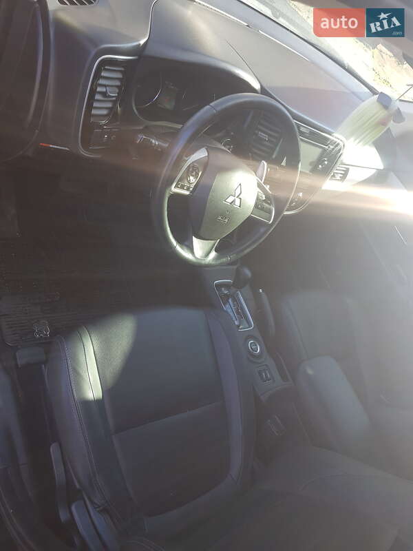 Внедорожник / Кроссовер Mitsubishi Outlander 2013 в Чернигове
