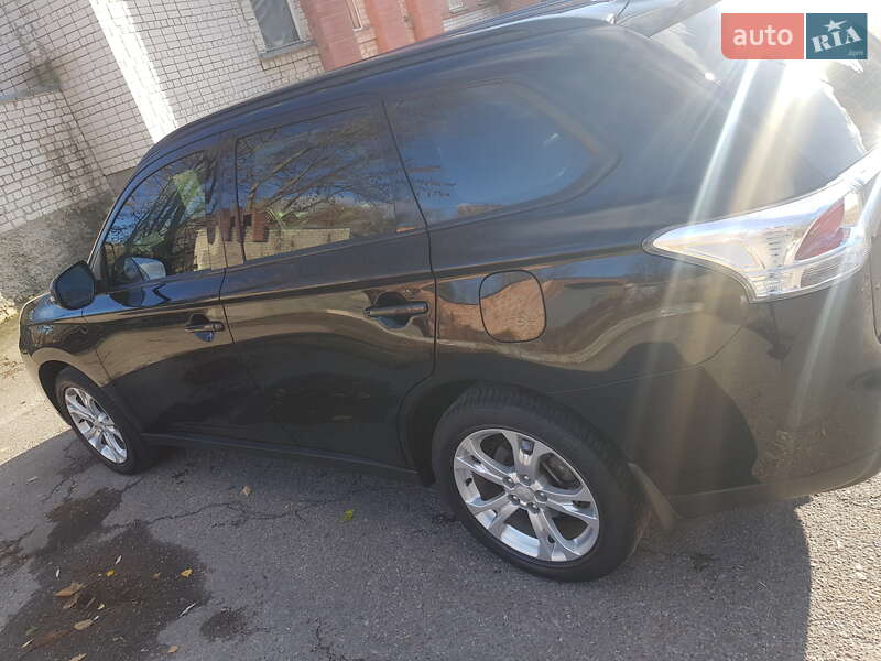 Внедорожник / Кроссовер Mitsubishi Outlander 2013 в Чернигове