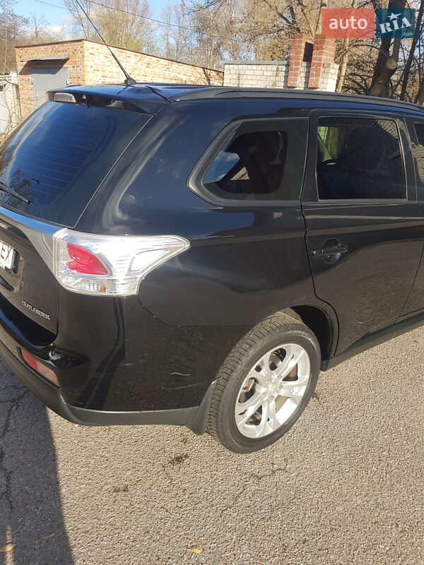 Внедорожник / Кроссовер Mitsubishi Outlander 2013 в Чернигове