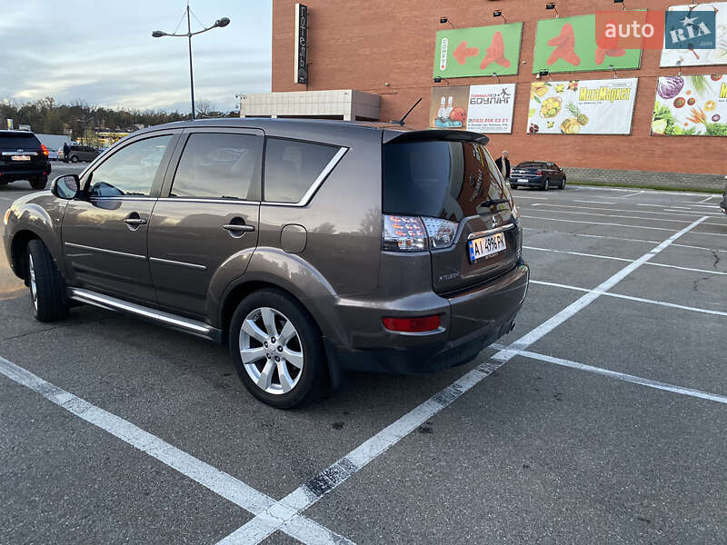 Позашляховик / Кросовер Mitsubishi Outlander 2011 в Броварах