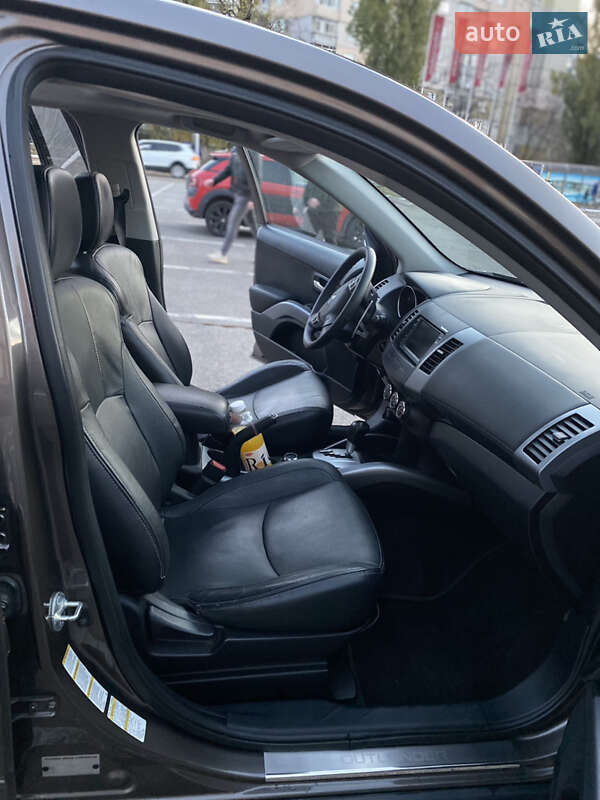 Позашляховик / Кросовер Mitsubishi Outlander 2011 в Броварах