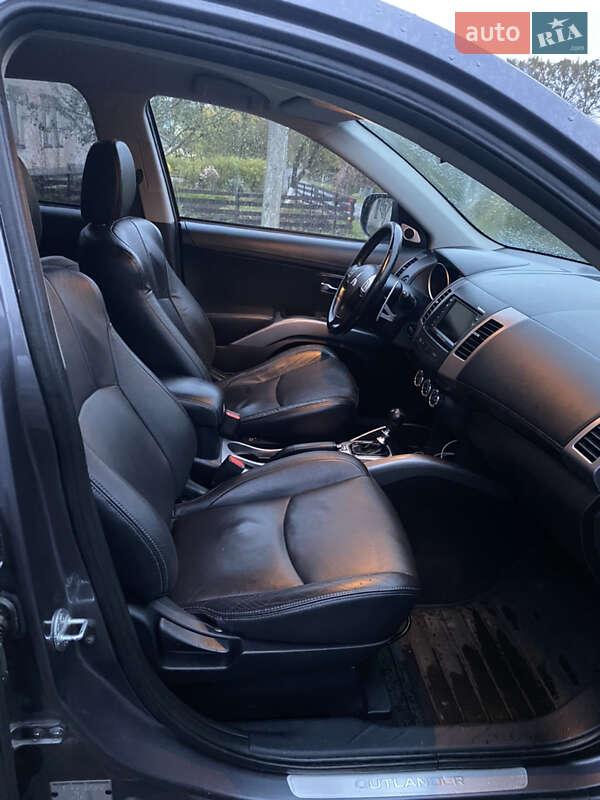 Внедорожник / Кроссовер Mitsubishi Outlander 2010 в Здолбунове