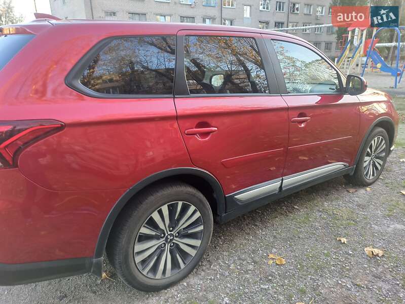 Внедорожник / Кроссовер Mitsubishi Outlander 2019 в Днепре фото 10 Внедорожник / Кроссовер Mitsubishi Outlander 2019 в Днепре