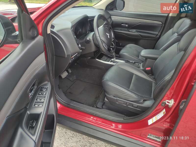 Внедорожник / Кроссовер Mitsubishi Outlander 2019 в Киеве