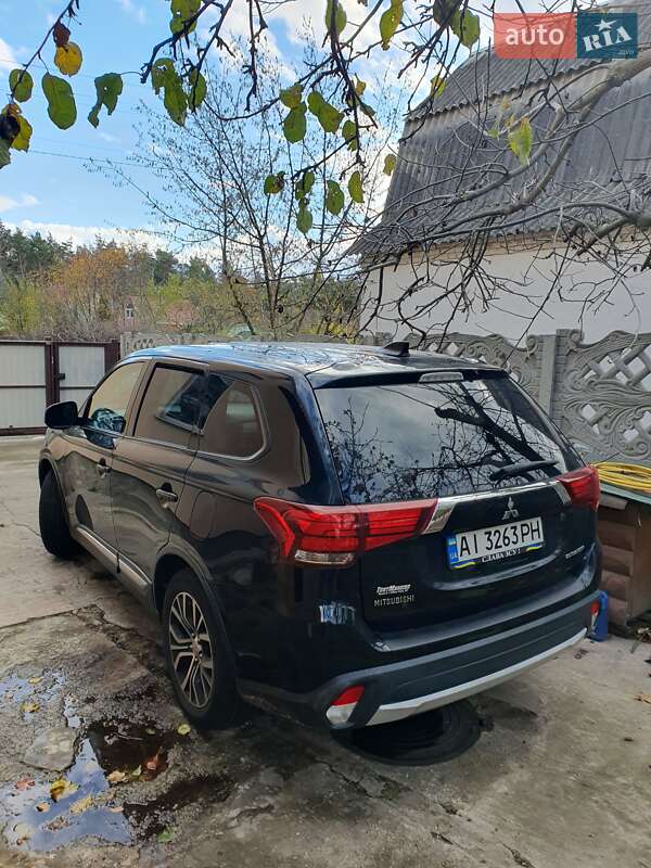 Позашляховик / Кросовер Mitsubishi Outlander 2018 в Обухові