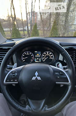 Внедорожник / Кроссовер Mitsubishi Outlander 2013 в 