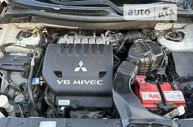 Внедорожник / Кроссовер Mitsubishi Outlander 2013 в 