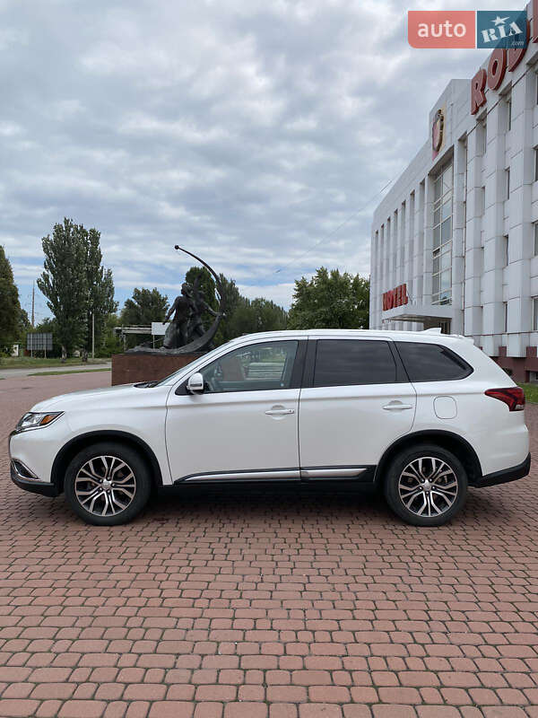 Позашляховик / Кросовер Mitsubishi Outlander 2018 в Дніпрі