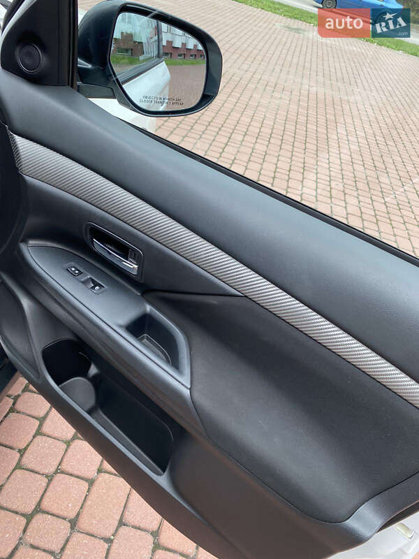 Позашляховик / Кросовер Mitsubishi Outlander 2018 в Дніпрі