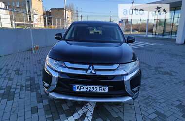 Внедорожник / Кроссовер Mitsubishi Outlander 2017 в 