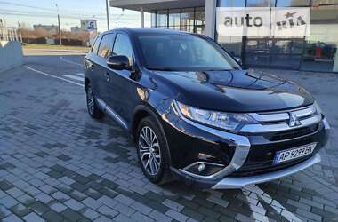 Внедорожник / Кроссовер Mitsubishi Outlander 2017 в 