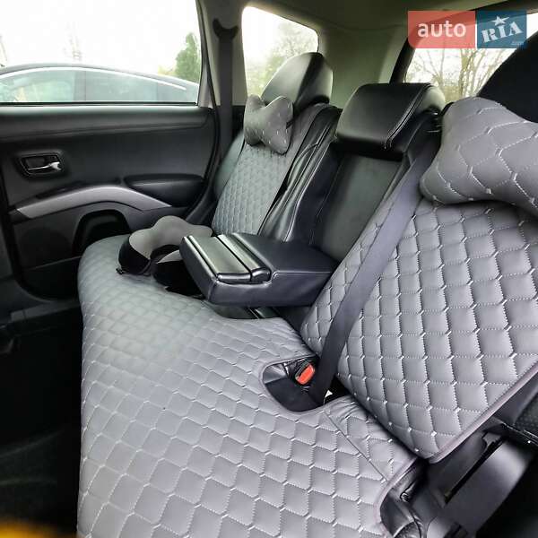 Внедорожник / Кроссовер Mitsubishi Outlander 2011 в Ровно