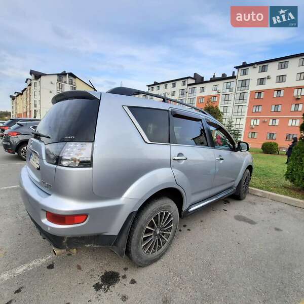 Внедорожник / Кроссовер Mitsubishi Outlander 2011 в Ровно