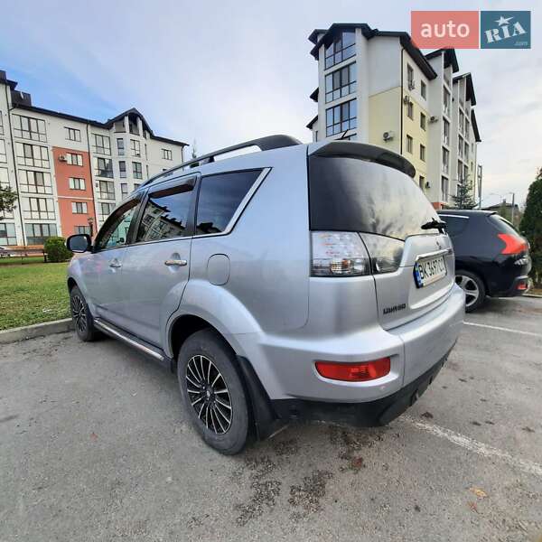 Внедорожник / Кроссовер Mitsubishi Outlander 2011 в Ровно