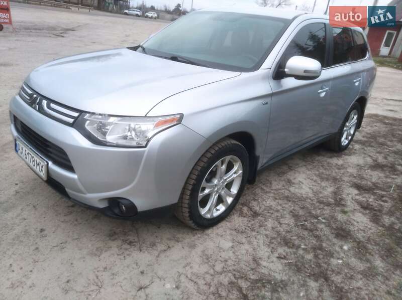 Внедорожник / Кроссовер Mitsubishi Outlander 2013 в Харькове