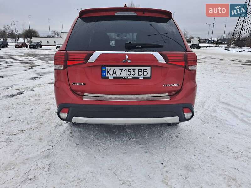 Внедорожник / Кроссовер Mitsubishi Outlander 2018 в Киеве