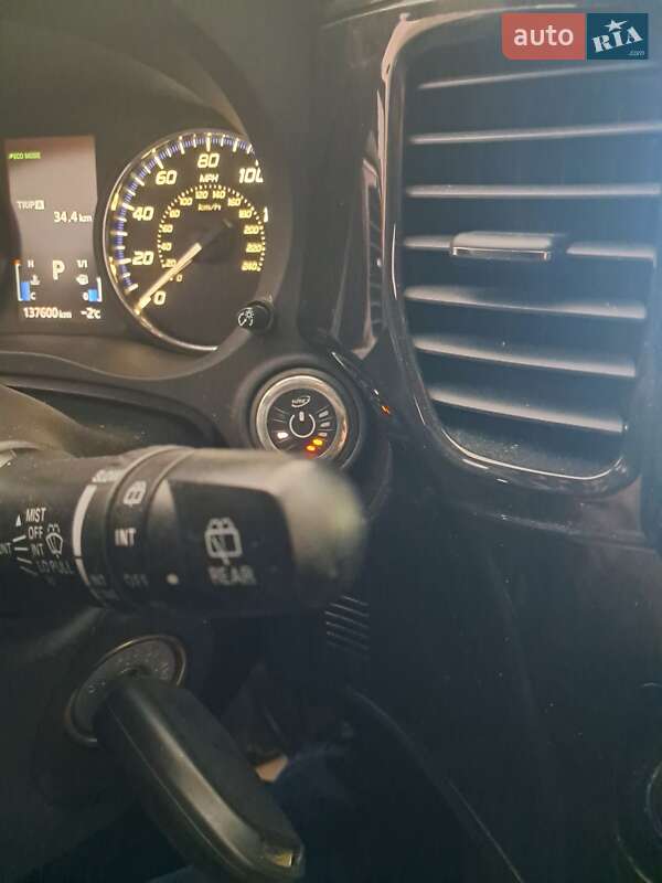 Внедорожник / Кроссовер Mitsubishi Outlander 2018 в Киеве