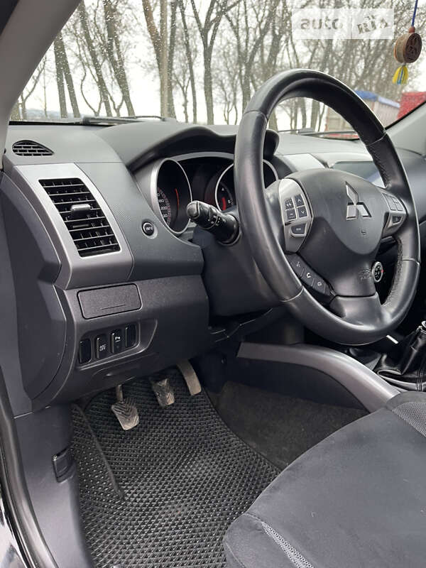 Позашляховик / Кросовер Mitsubishi Outlander 2007 в Чернівцях