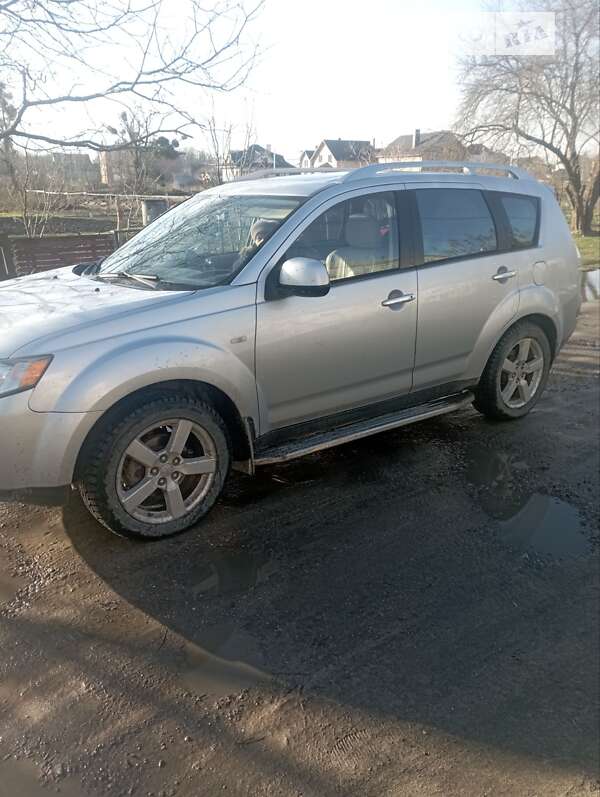 Внедорожник / Кроссовер Mitsubishi Outlander 2007 в 