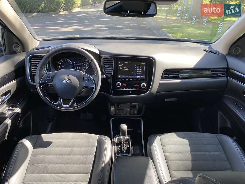 Внедорожник / Кроссовер Mitsubishi Outlander 2020 в Кривом Роге