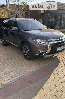 Позашляховик / Кросовер Mitsubishi Outlander 2016 в Києві