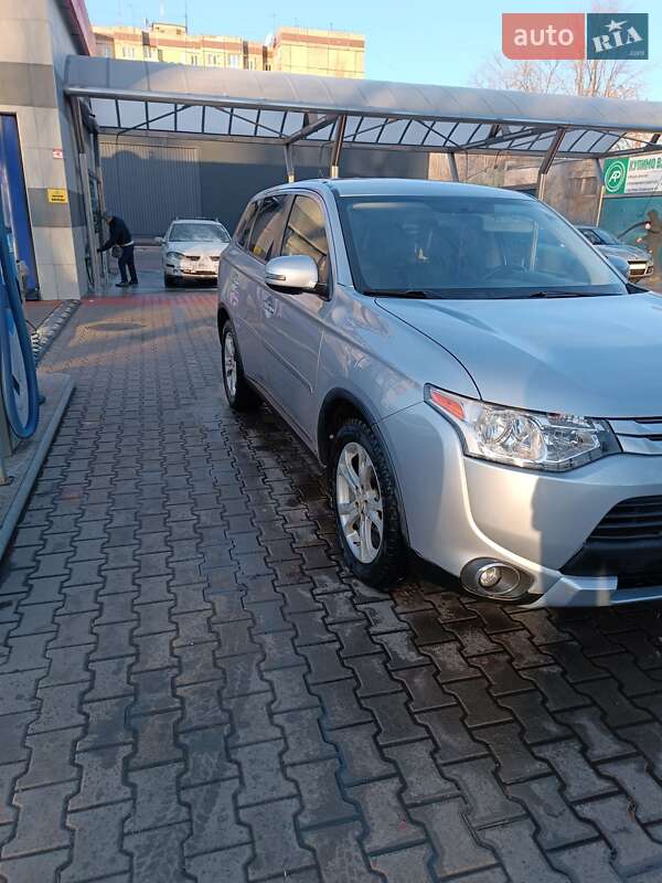 Mitsubishi Outlander 2014