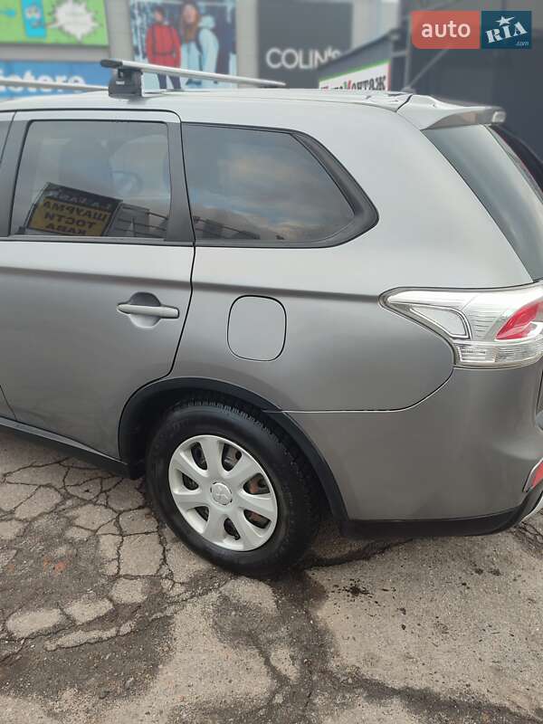 Внедорожник / Кроссовер Mitsubishi Outlander 2014 в Полтаве