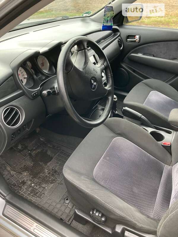 Внедорожник / Кроссовер Mitsubishi Outlander 2003 в Староконстантинове