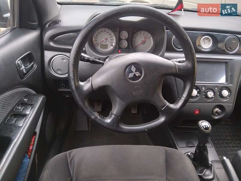 Внедорожник / Кроссовер Mitsubishi Outlander 2004 в Ужгороде