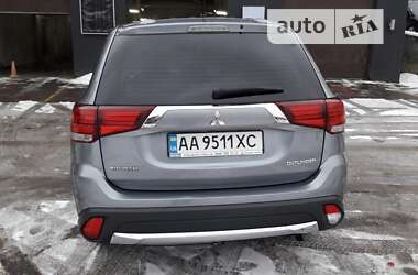 Позашляховик / Кросовер Mitsubishi Outlander 2015 в Києві