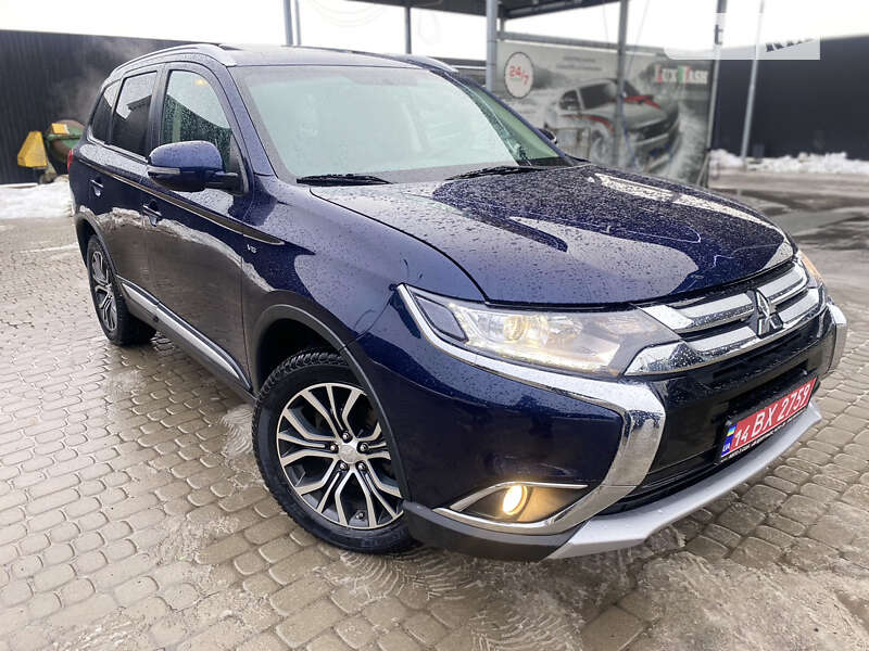 Внедорожник / Кроссовер Mitsubishi Outlander 2016 в Львове