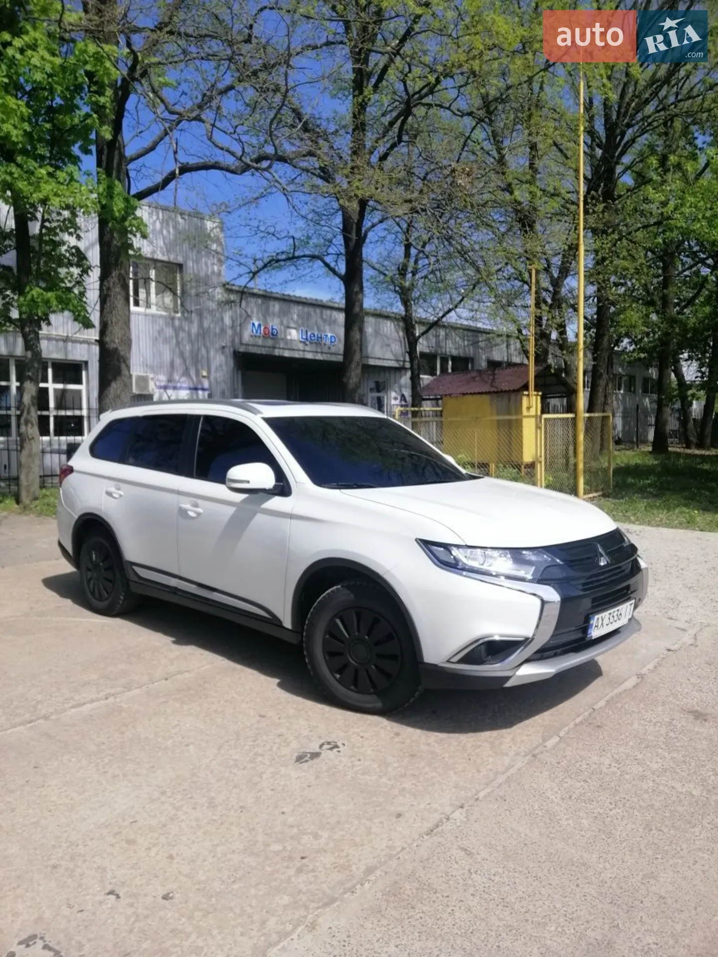 2015 Mitsubishi Outlander - фото 1
