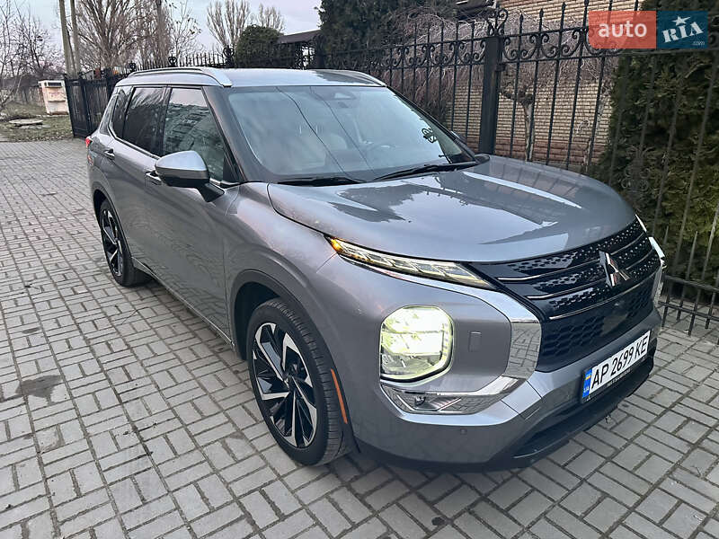 Внедорожник / Кроссовер Mitsubishi Outlander 2021 в Запорожье