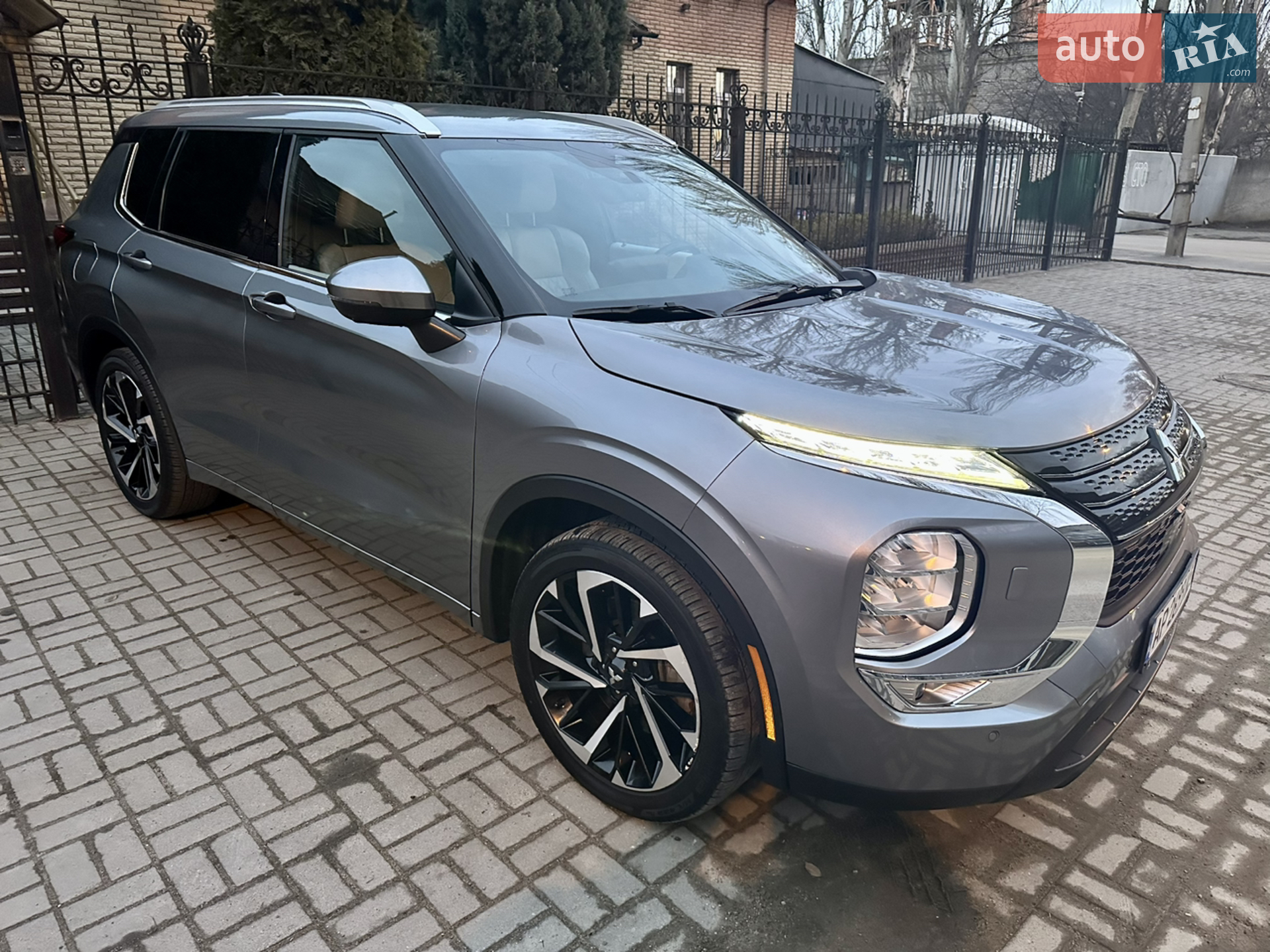 2021 Mitsubishi Outlander - мініатюра 16
