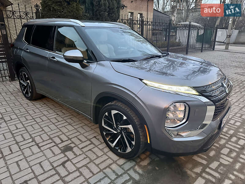 Внедорожник / Кроссовер Mitsubishi Outlander 2021 в Запорожье