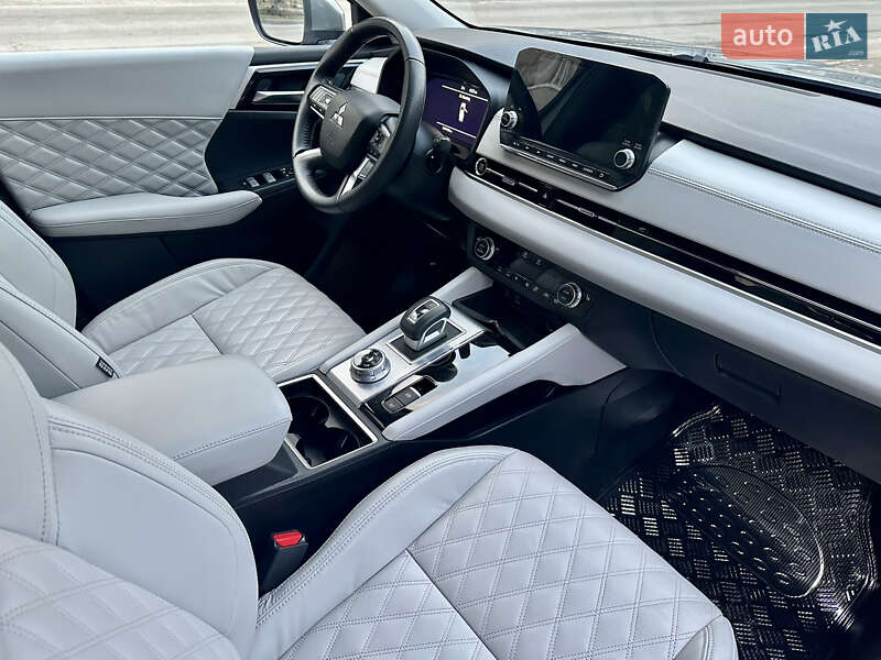 Внедорожник / Кроссовер Mitsubishi Outlander 2021 в Запорожье