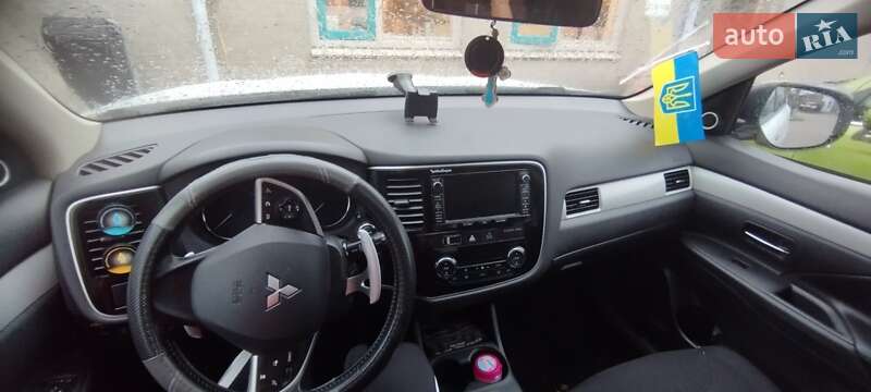 Позашляховик / Кросовер Mitsubishi Outlander 2013 в Тячеві